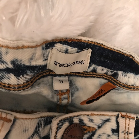 Distressed Ripped Jeans - Picture 4 of 4